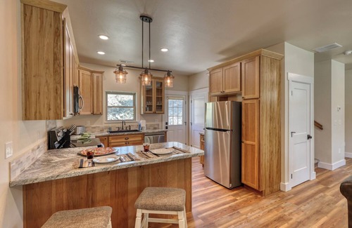 Rockerville Condo | Rockerville Gold Town Lodging #9-"Saddle Up for Luxury – A Western Stay with Modern Perks!" 15 Minutes to Mt. Rushmore