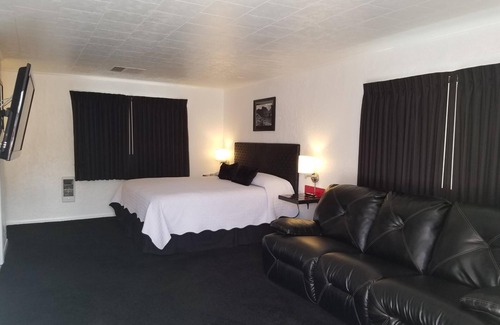 Custer Hotel | Rocket Motel