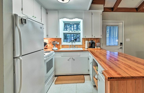 Cordova Cabin | Rockingham Cabin on 75 Acres w/Lake Access!