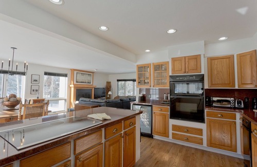 Crested Butte House | Rocky Mountain Getaway! Luxury home close to the ski lifts!