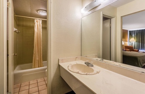 Denmark Hotel | Rodeway Inn Denmark - Jackson