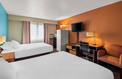 Effingham Hotel | Rodeway Inn Effingham North