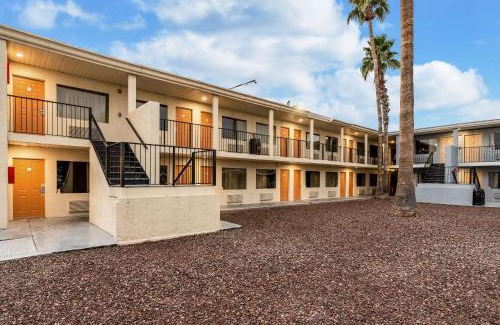 Westown Commercial Center Hotel | Rodeway Inn Phoenix North I-17