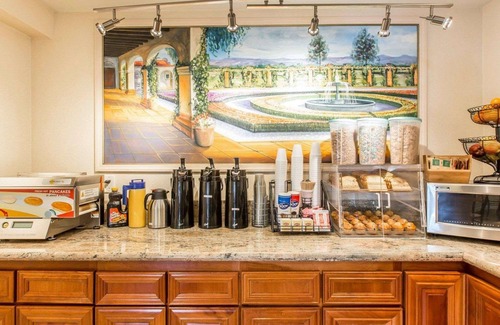 Colton Hotel | Rodeway Inn & Suites Colton - Riverside