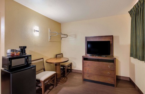 Viavant - Venetian Isles Hotel | Rodeway Inn & Suites New Orleans East