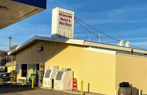 McDermitt Hotel | Rodeway Inn