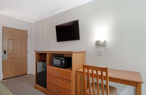 Terre Haute Hotel | Rodeway Inn