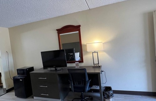 Walterboro Hotel | Rodeway Inn Walterboro I-95