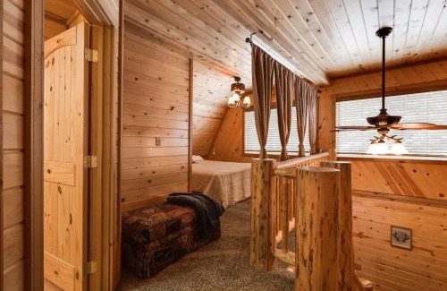 Island Park House | Roger Dodger by KABINO Hot Tub 2 Cabins Big Driveway FirePit WiFi Grill Summer 11 Winter 6 People Max