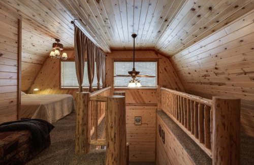 Island Park House | Roger Dodger by KABINO Hot Tub 2 Cabins Big Driveway FirePit WiFi Grill Summer 11 Winter 6 People Max