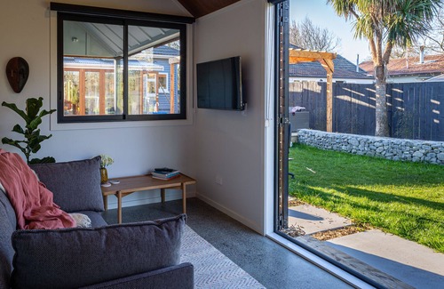 Somerfield Apartment | Roker Street Retreat - Contemporary Kiwi Styled Studio