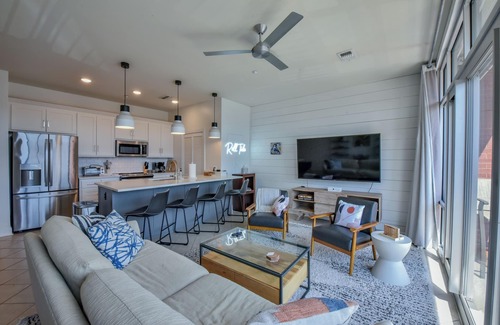 Tuscaloosa Condo | Roll Tide Too-Book for football season! Walk to Stadium! Rooftop Deck!