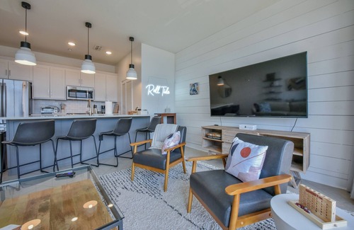 Tuscaloosa Condo | Roll Tide Too-Book for football season! Walk to Stadium! Rooftop Deck!