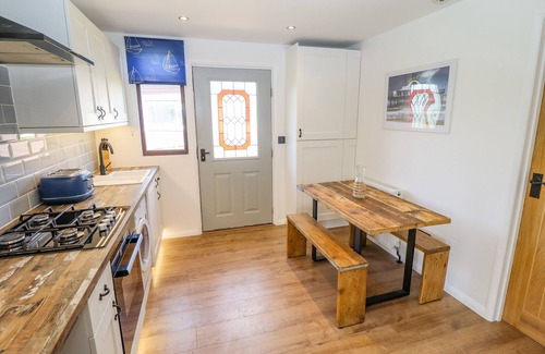 Grimsby Cottage | ROLLIN' DUNES, pet friendly in Humberston, Lincolnshire