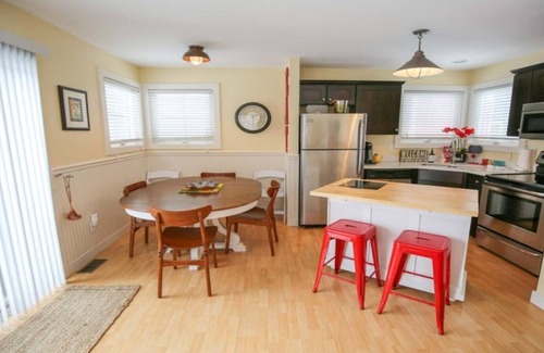 Ottawa House | Rollin` on the River | 2 Bed, 1 Bath