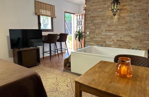 Felix Apartment | Romántico estudio rodeado de naturaleza con jacuzzi gigante