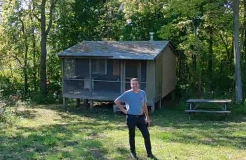 Kasbeer Cabin | Romantic - Cabin & Camping - on 175 Acre Farm