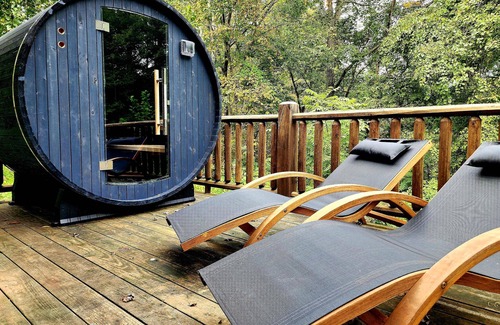 Logan Cabin | Romantic Cabin Near Restaurants-Hot tub~Fireplace