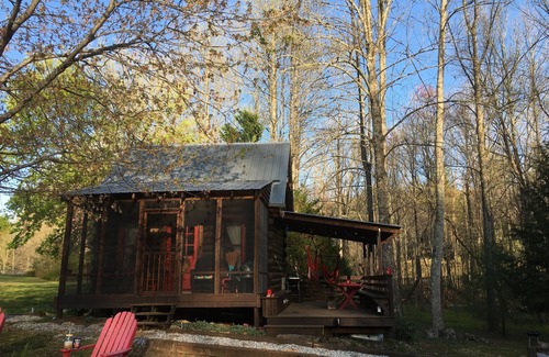 Dahlonega Cabin | Romantic cabin on horse farm just 6 miles away from historic downtown Dahlonega,