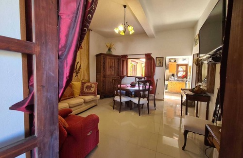 Arico Cottage | Romantic, historic country house with tropical garden