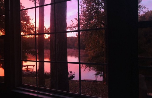 Anderson Cottage | Romantic LAKEFRONT House with Private Dock-Golf Nearby