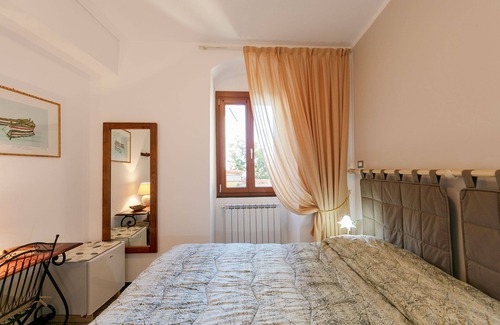 Corniglia Other | Romantic Lemon Double Room