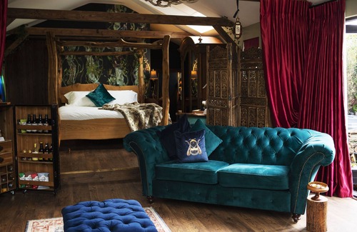 Layer de la Haye Cabin | Romantic Lodge on Edge of Nature Reserve