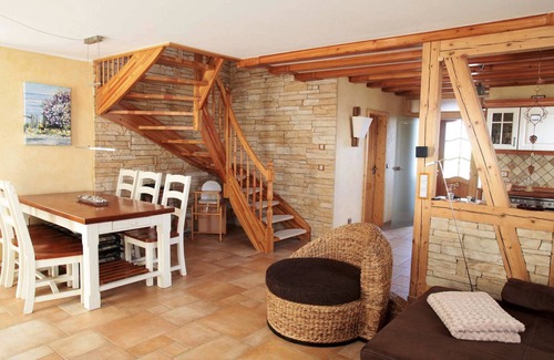 Glowe House | Romantic luxury thatch-roof house 300m to the beach, playground nearby, WiFi