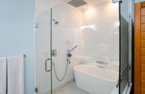 Beaufort Apartment | Romantic Luxury W Infrared Sauna