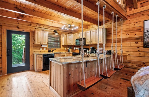 Sevierville Cabin | Romantic Mountain Getaway at Mountain LivInn