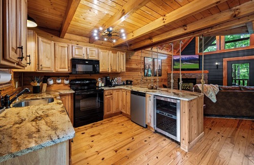 Sevierville Cabin | Romantic Mountain Getaway at Mountain LivInn