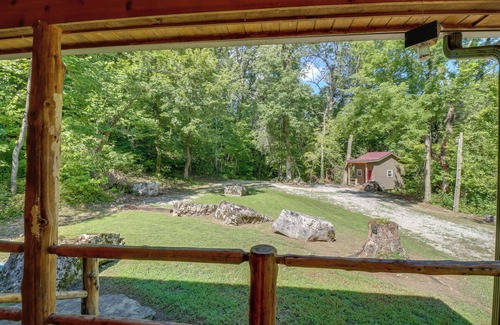 Mountain View Cottage | Romantic Mountain View Cabin Rental Near Downtown!