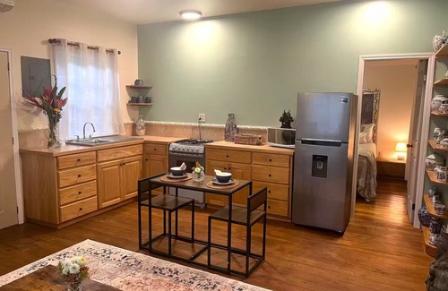 Sandy Bay Cottage | Romantic Oceanfront Casita in Sandy Baynn