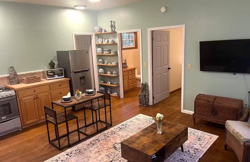 Sandy Bay Cottage | Romantic Oceanfront Casita in Sandy Baynn