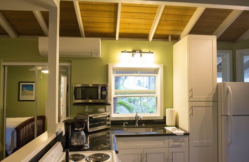 Kailua Apartment | Romantic Oceanview Guesthouse. Steps from the Beach!