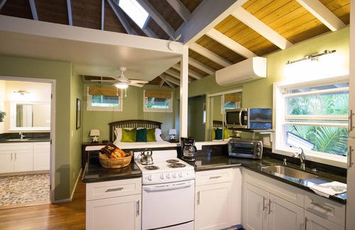 Kailua Apartment | Romantic Oceanview Guesthouse. Steps from the Beach!