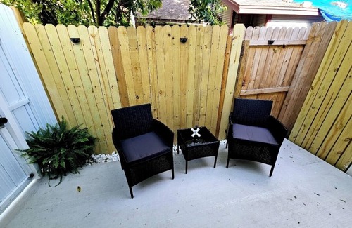 Sulphur Springs Apartment | ROMANTIC SUITE MAYDUNY