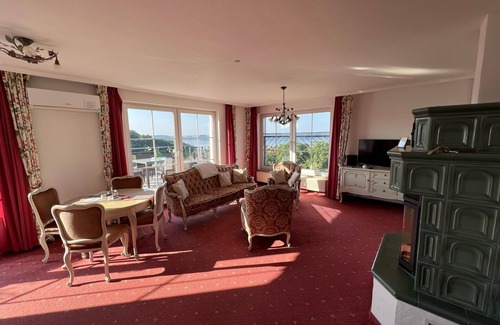 Spalt Apartment | Romantic suite with whirlpool and lake view