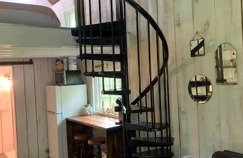 Flintstone Cottage | Romantic Treehouse on Working Family Farm-Flower & Goats-near Chattanooga