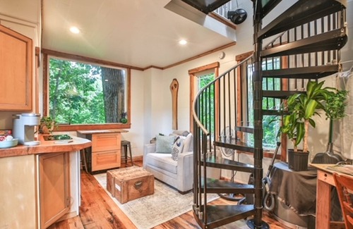 Tuscarora Cabin | Romantic Treehouse Stay in the Sky