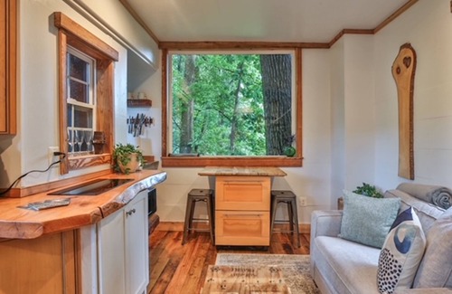 Tuscarora Cabin | Romantic Treehouse Stay in the Sky