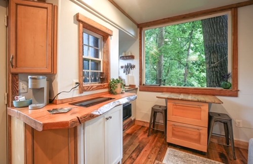 Tuscarora Cabin | Romantic Treehouse Stay in the Sky