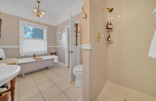 Sutter Creek Hotel | Romantic Victorian Getaway The Blue Room