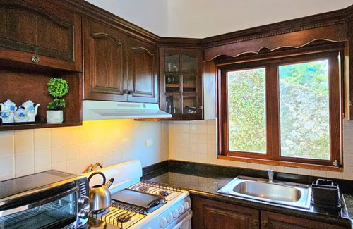 Paso Bajito Cabin | Romantic villa with panoramic view of the mountains.