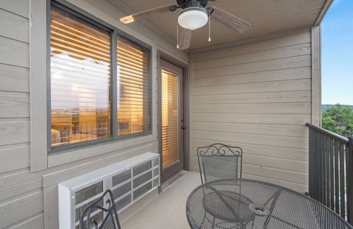 Indian Point Condo | Romantic Walk-in Suite with a Lake View Near SDC