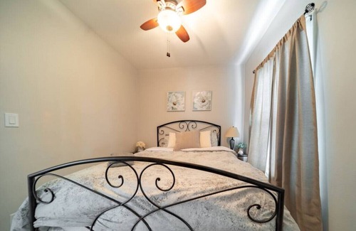 Barberton House | Romantic West Side Cottage, Barberton / Akron