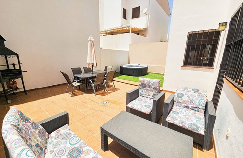 Ronda House | RONDA HOME, BEAUTIFUL MODERN HOUSE + WIFI