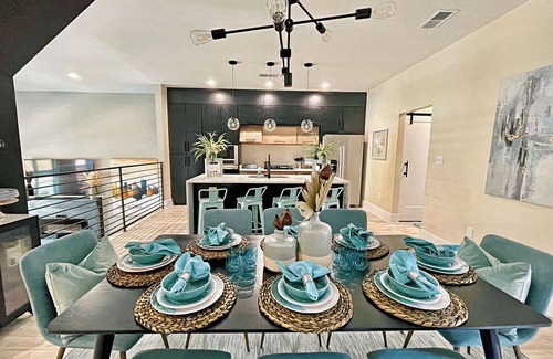 New Pathways House | Rooftop Patio/3 Mins to Downtown/Stylish House