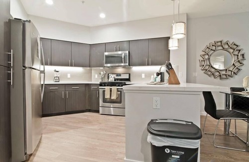 Menlo Park Apartment | Rooftop Sky Lounge w/BBQ & Fire Pit | Near Stanford Hospital