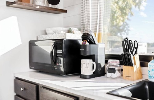 Tulare House | Rooftop Spa! Tiny Home on the Farm